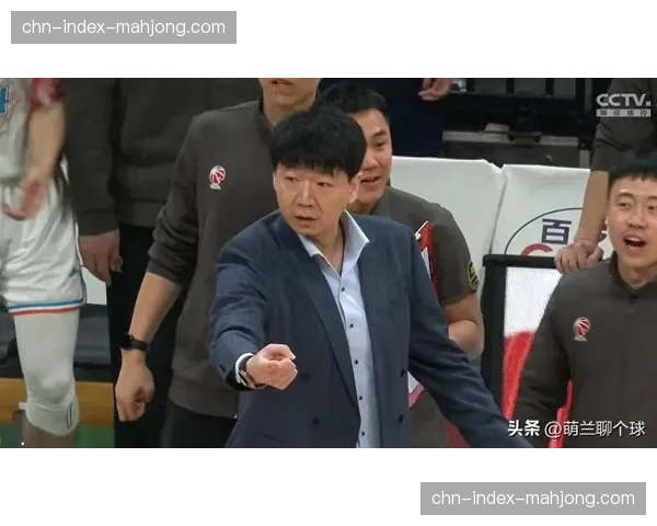 约翰逊交叉步突破初露锋芒 邱彪认可其比赛精神与积极性